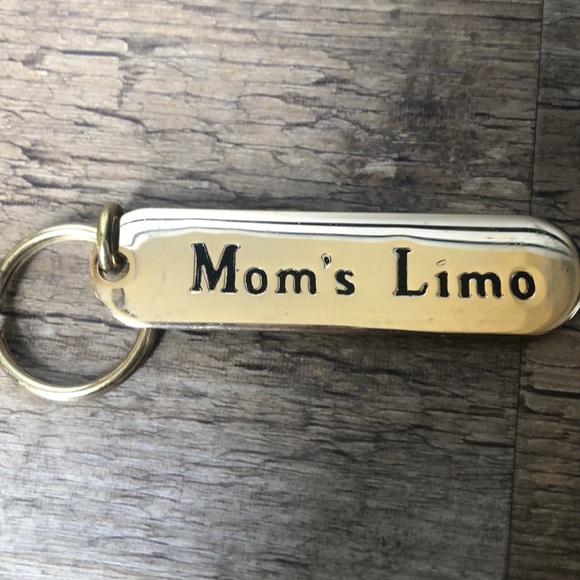 Other - Moms limo gold key chain- New